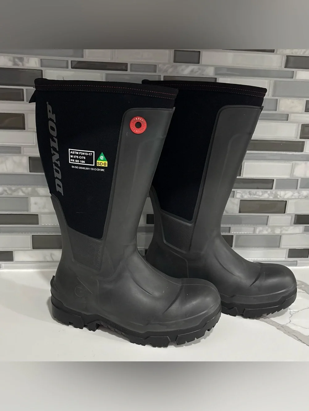 Dunlop Snugboot WorkPro Full Safety Waterproof Boots Men’s size 5 US
